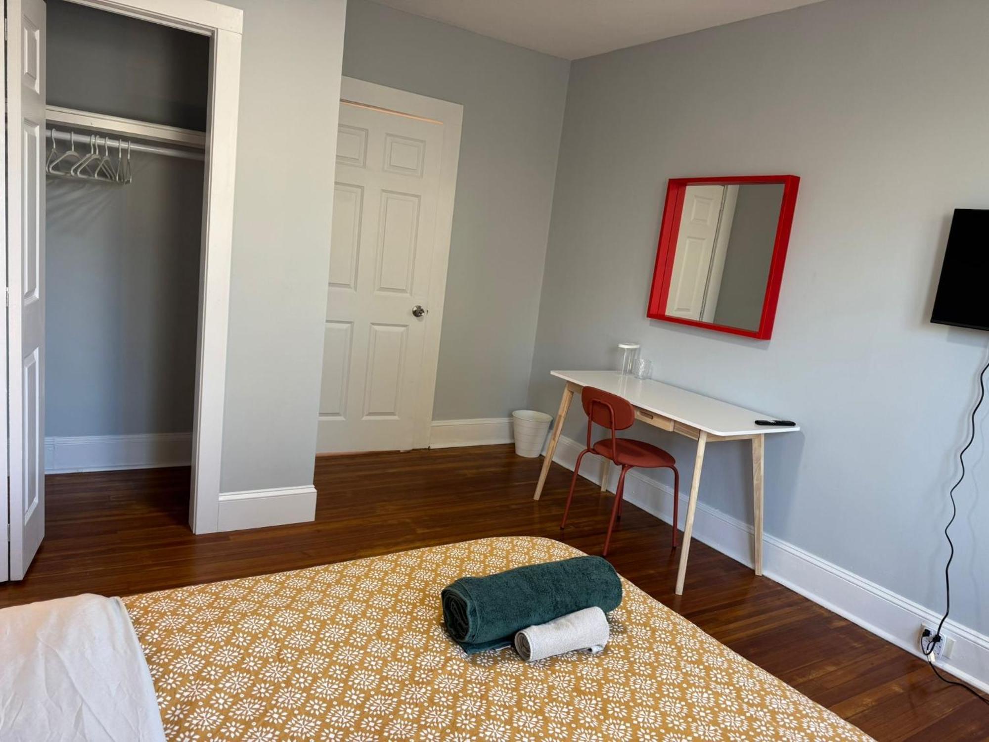 Private In 4 Minute To Wesleyan Univ Habitación en casa particular *